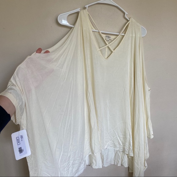 5/$25 🚨LAST CHANCE🚨 Poncho like shirt - Picture 2 of 6